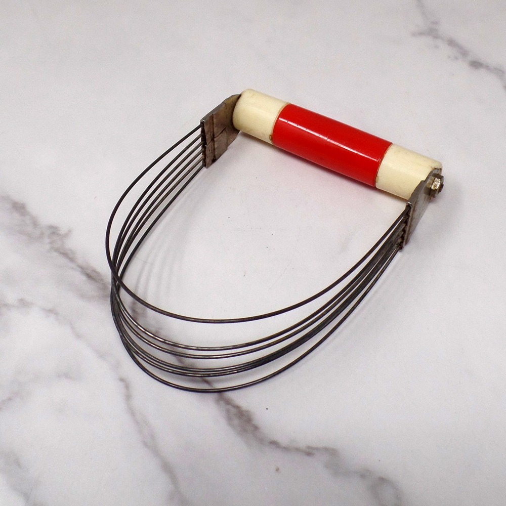 Vintage Androck Pastry Blender, Red & Cream Striped Plastic Handle